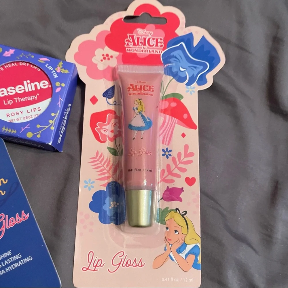 Disney Alice in Wonderland Lip Gloss (2) & Vaseline Rosy Lips Lip Therapy NWT
